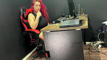 Quase fui pega brincando com o meu bbc no escritório