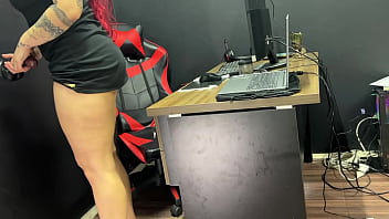 Quase fui pega brincando com o meu bbc no escritório