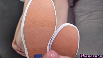 Shoejob sneaker fetish supergas keds blowjob cumshot soles