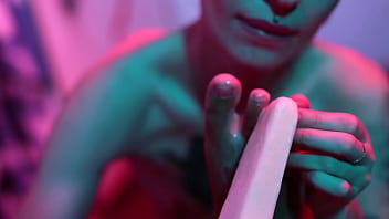 Cutie piie rubs popsicle on bia's feet