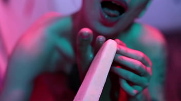 Cutie piie rubs popsicle on bia's feet