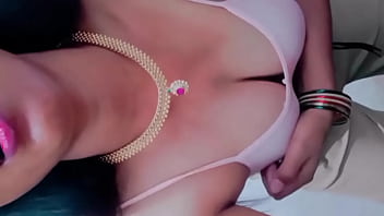 देसी भारतीय तंग चूत वाली महिला पहली बार आउटडोर में चुदाई thumbnail