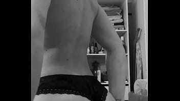 Mon cul réclame une main à plusieurs reprise tu te sens capable de me