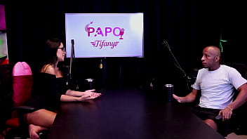 Negão coloca a mulata safada e deliciosa pra mamar gostoso em seu pau grande negro top oficial watch sheer red