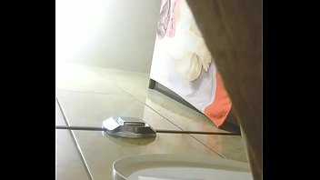 Novinha sendo espiada