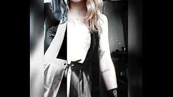 Teaser du set avec ma tenue simili cuir il y a dix photos 2 vidéos