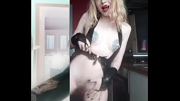 Teaser du set avec ma tenue simili cuir il y a dix photos 2 vidéos