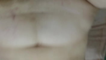 Me pide que use su coño antes de bañarse y que me corra en su coño