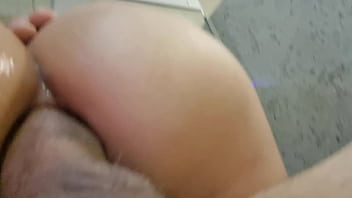 Comendo um cuzinho com uma bunda perfeita de uma blogueirinha sem camisinha Comendo um cuzinho com uma bunda perfeita de uma blogueirinha sem camisinha