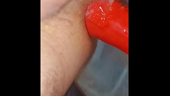 Дырку растягивают