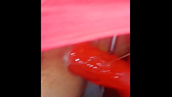 Дырку растягивают