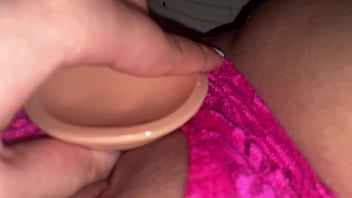 Pov curvy me meto mi dildo con mi tanga fucksia abierta