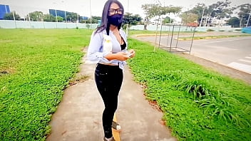 Hermosa mujer acepta dinero por follar