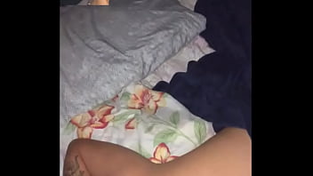 Encontrei ela deitada na cama e gozei no cuzinho dela japaaa rodrigues