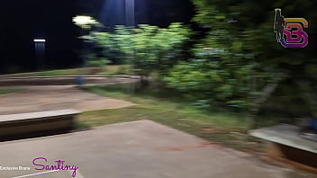 Comendo a esposa do corno na rua