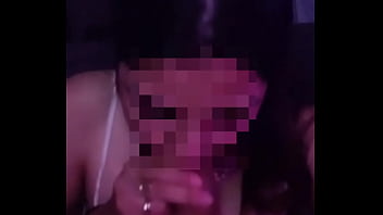 Novinha gostosa me chupando na balada