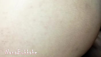 Meu marido segurou o cacete do comedor e colocou na minha buceta e no final pedi pro corninho limpar a bucetinha cheia de porra trailer