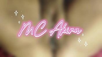 Namoradinha cheia de fogo na bucetinha lisinha chamando pra foder