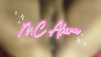 Namoradinha cheia de fogo na bucetinha lisinha chamando pra foder