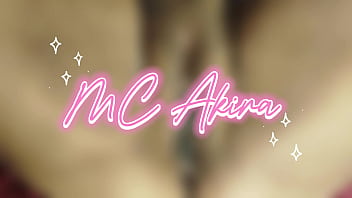 Namoradinha cheia de fogo na bucetinha lisinha chamando pra foder