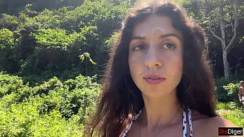 Hottie sucks my dick on a public beach and walks along the shore with cum on her face cumwalk