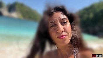Hottie sucks my dick on a public beach and walks along the shore with cum on her face cumwalk