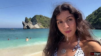 Hottie sucks my dick on a public beach and walks along the shore with cum on her face cumwalk