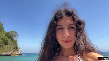 Hottie sucks my dick on a public beach and walks along the shore with cum on her face cumwalk