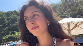 Hottie sucks my dick on a public beach and walks along the shore with cum on her face cumwalk