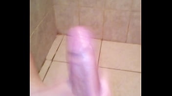 Masturbandome en el baño 2