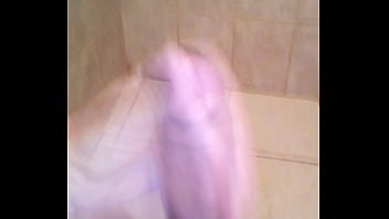 Masturbandome en el baño 2