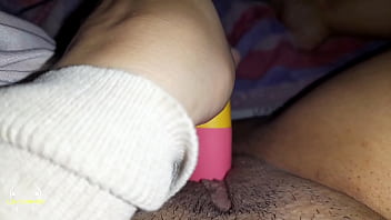 Me despierto con muchas ganas de tocarme el coño no puedo evitar ensuciarme los dedos ¿te apetece