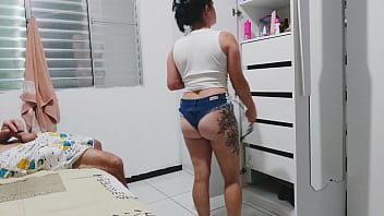 Amiga entrou no quarto com desculpa de emprestar escova mas queria era meu pau duro dentro dela Amiga entrou no quarto com desculpa de emprestar escova mas queria era meu pau duro dentro dela