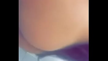 Puta latina duchando