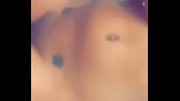 Puta latina duchando