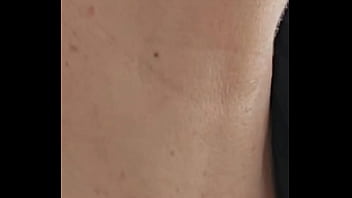 A la recherche d'un inconnu pendant ma croisière pour me baiser la chatte et le