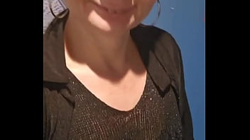 A la recherche d'un inconnu pendant ma croisière pour me baiser la chatte et le