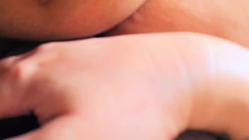 Safado gozou dentro e na da buceta e continuou metendo