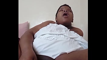 Zarh bae plays with her coochie