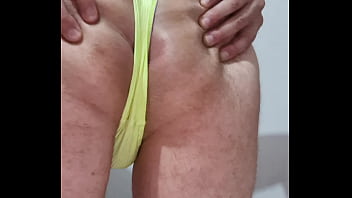 Novinha crossdresser mostrando rabinho