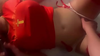 Masturbo la polla del vecino fuerte y rico