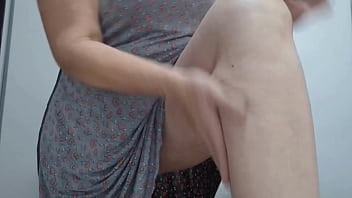 Madrasta adoro ser filmada debaixo passando creme oque vocês acham comente que faço