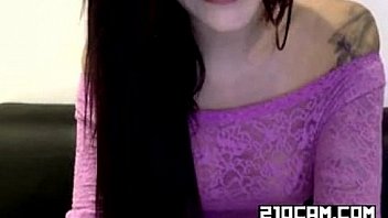 Nice petite babe fingering cam show