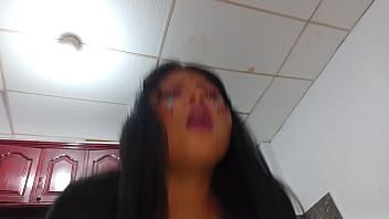 Uma bruxa pervertida prepara uma poção para seu chefe e o fode como um escravo a vagabunda o usa de forma safada para satisfazer os desejos de sua vagina molhada