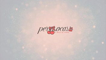 Masturbando na bancada do bar