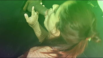 Marido leva esposa pela primeira vez no gloryhole no pelo