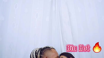 Fudendo enquanto o corno grava