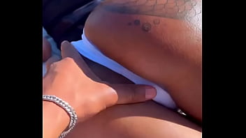 Vivendo uma aventura em uma ilha quase deserta o dia começou com sol e muita safadeza por aqui mas quando percebemos