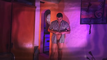 Style morado naranja y rayas masturbación de polla grande masturbación dura y lenta