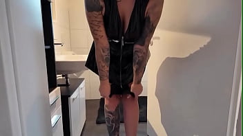 Im engen lack kleid meine nasse p*ssy befriedigt gefällt dir mein neues outfit geil im engen lack kleid für dich